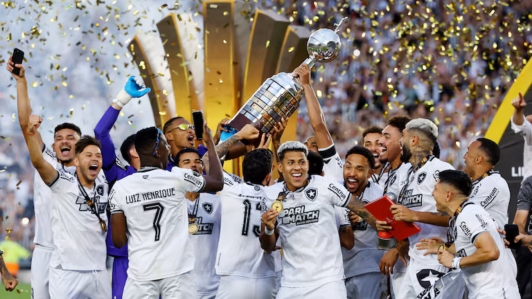 Copa Libertadores: Botafogo le ganó a Atlético Mineiro en el Estadio Monumental