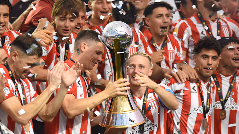 Estudiantes se quedó con el Trofeo de Campeones