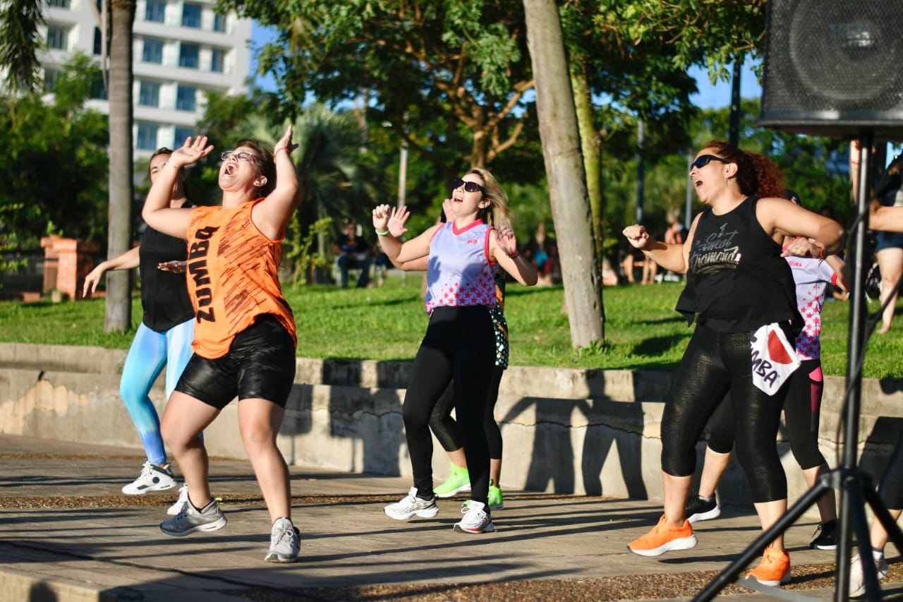 Verano activo en la playa Arazaty: vuelven las clases gratuitas de Zumba Gold y Calistenia 