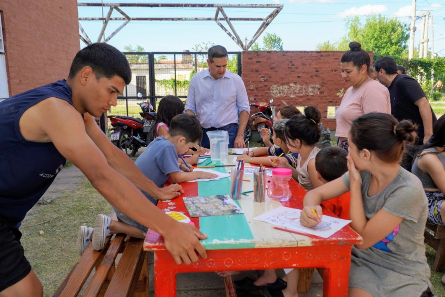El Ministro Irigoyen recorrió el Centro de Promoción Comunitaria Paloma de la Paz