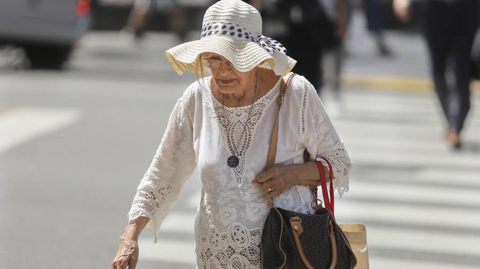 Salud Pública recuerda cuidados para prevenir golpes de calor en adultos mayores