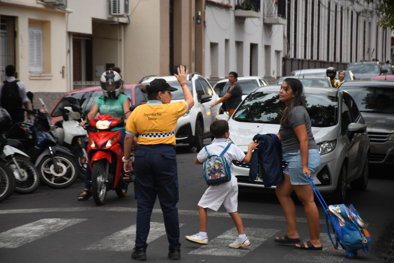 Con más agentes y cobertura ampliada, la Municipalidad vuelve a desplegar "Entornos Escolares"