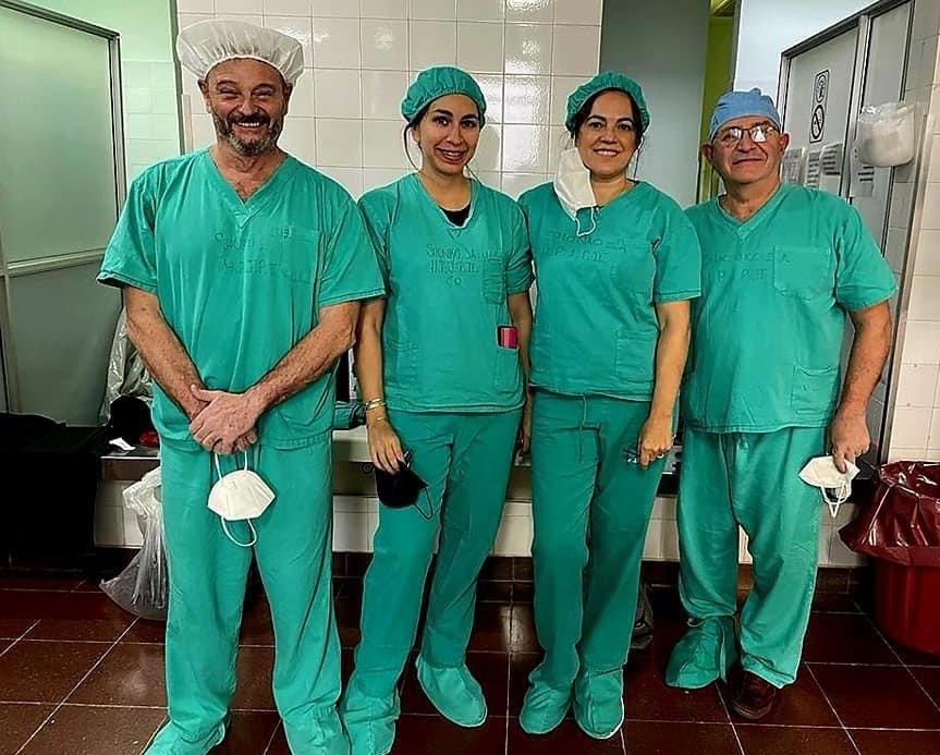En el Hospital Juan Pablo II colocaron tres implantes cocleares