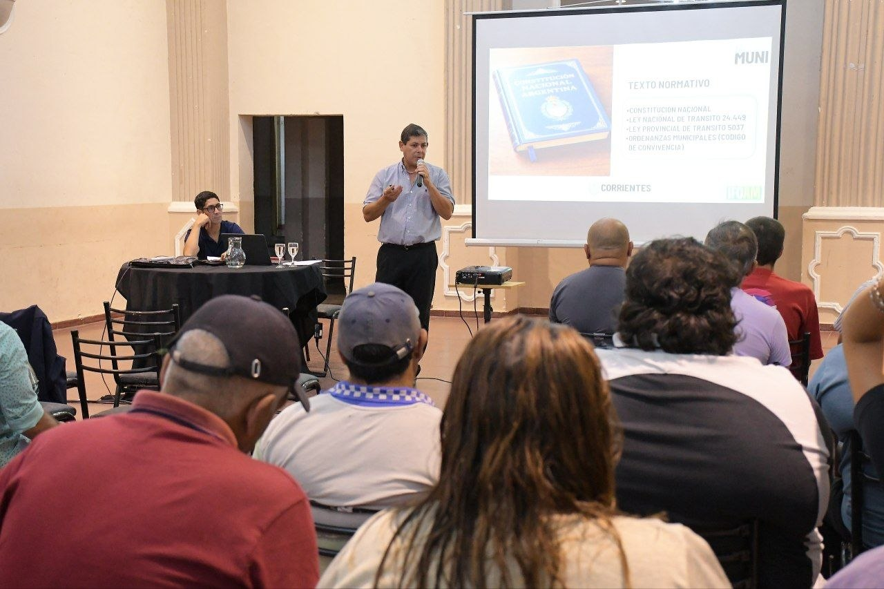 El Municipio capacita a agentes de tránsito para mejorar la relación con vecinos
