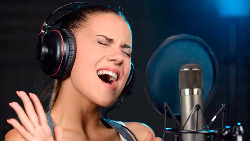 Taller “Respirar para hablar y cantar”: una propuesta para explorar la voz