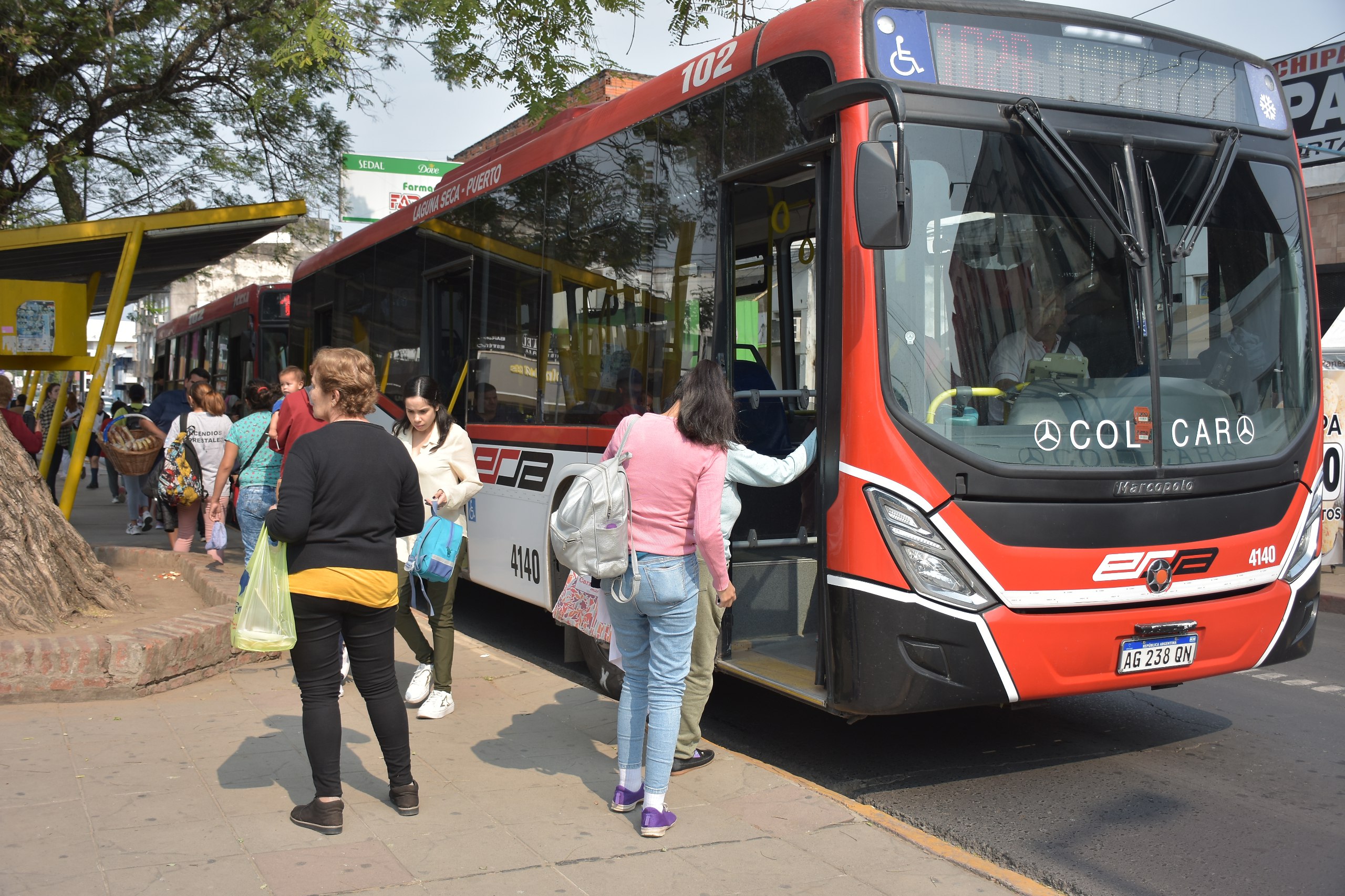 El transporte en crisis: menos colectivos en horarios de baja demanda