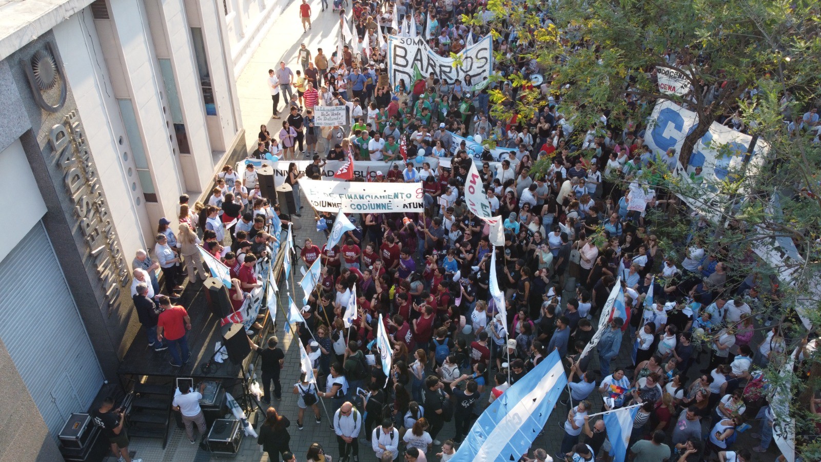 Marcha universitaria en Chaco y Corrientes en defensa de la universidad pública
