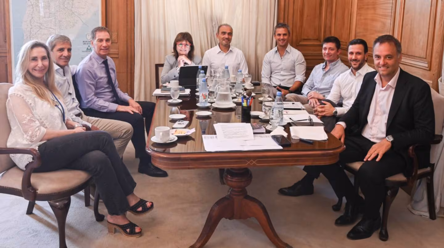 La mesa política del Gobierno se reunió en Casa Rosada mientras avanzaba la marcha universitaria 