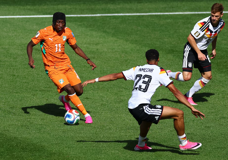 Alemania venció a Costa de Marfil sobre el final y avanzó a los 16avos del Mundial