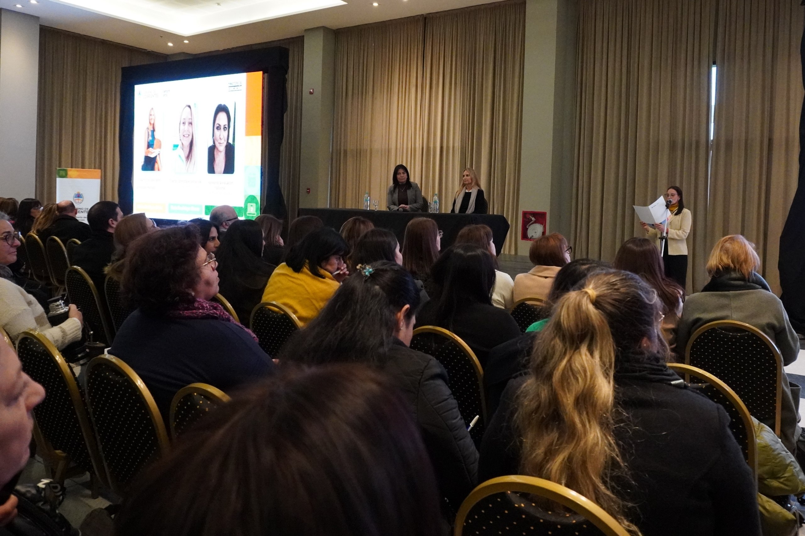 Más de 8 mil docentes participaron de las conferencias inaugurales de la Pre Feria Provincial del Libro