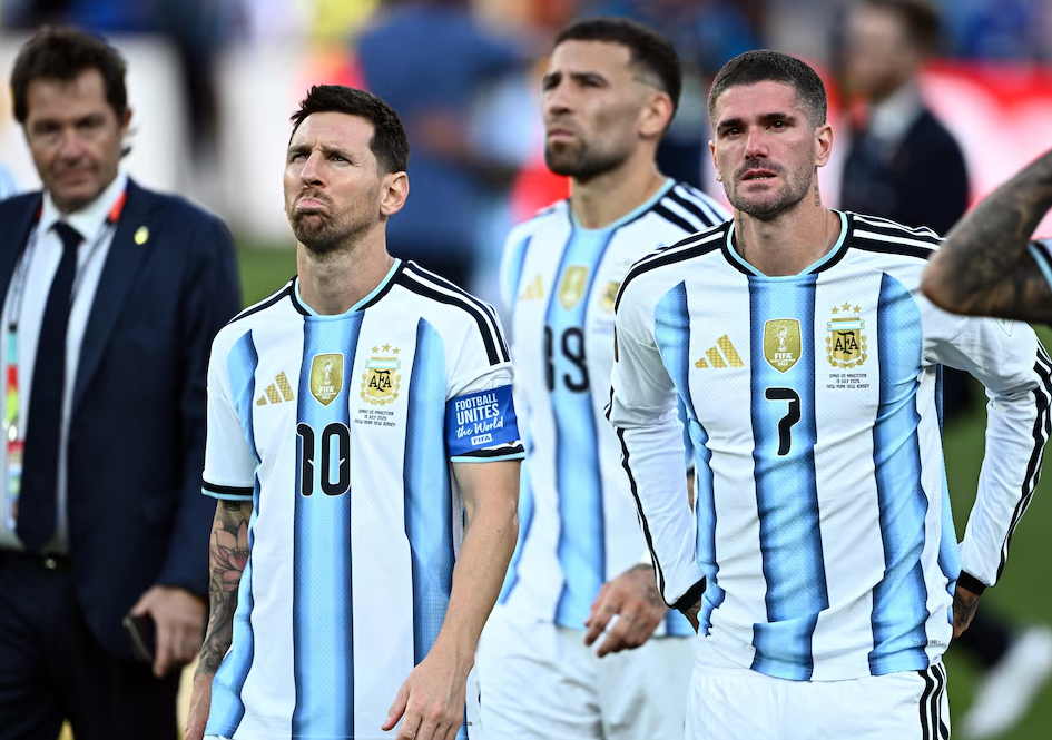 La Selección ya emprende el regreso al país: Messi y De Paul permanecen en Estados Unidos