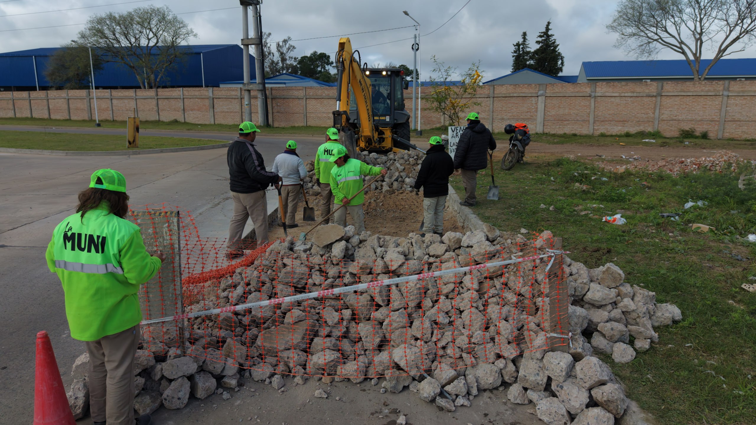 La Municipalidad de Corrientes avanza con obras de bacheo y enripiado en distintos barrios de la Capital